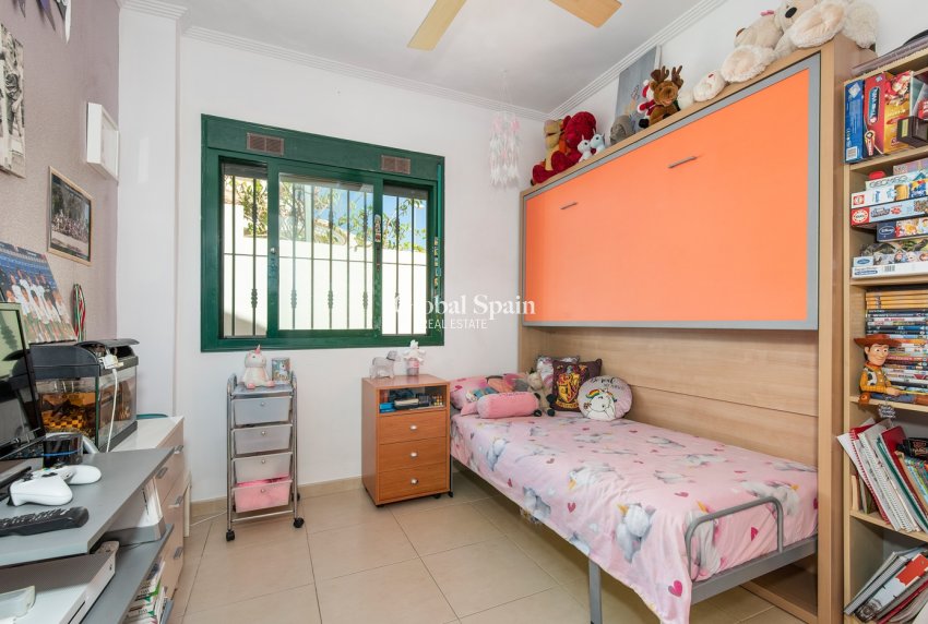 Wederverkoop - VILLA -
CIUDAD QUESADA