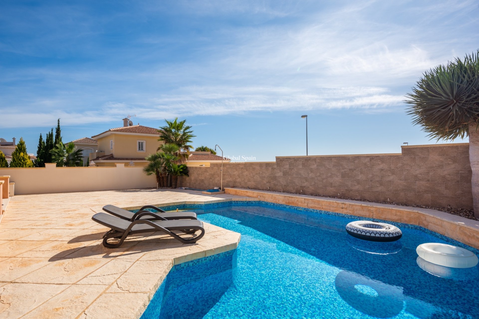 Wederverkoop - VILLA -
CIUDAD QUESADA