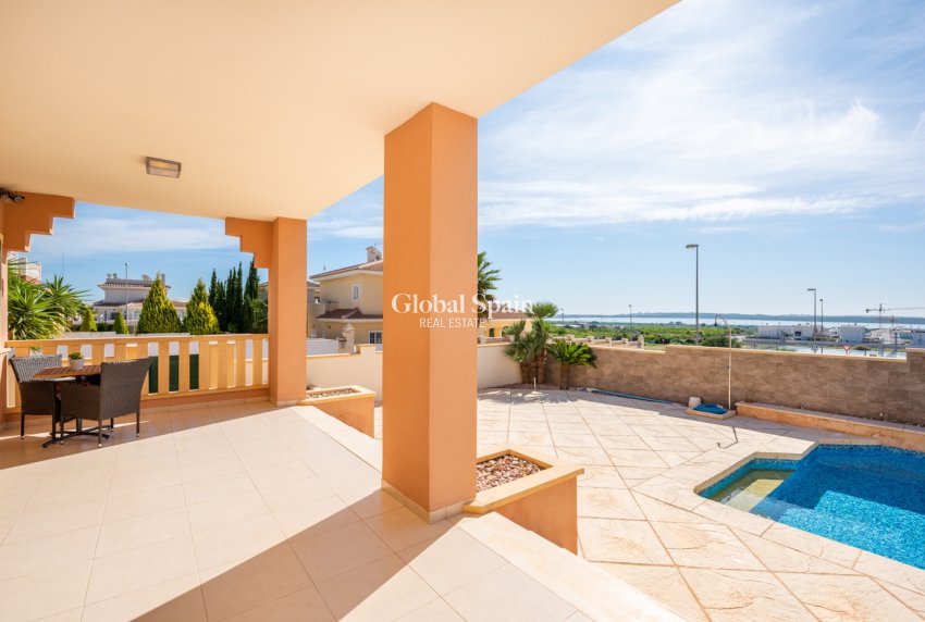 Wederverkoop - VILLA -
CIUDAD QUESADA