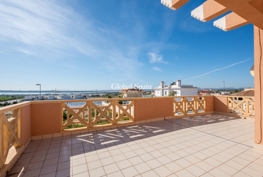 Wederverkoop - VILLA -
CIUDAD QUESADA