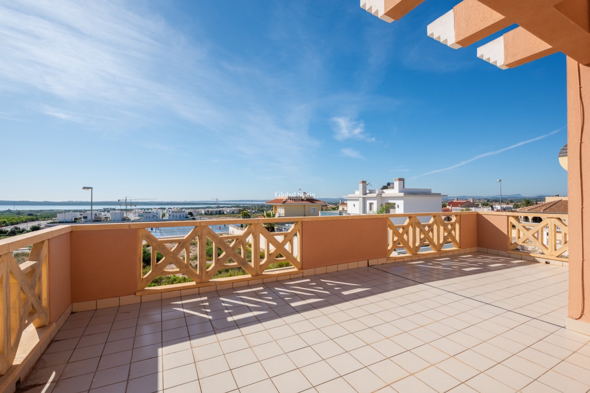 Wederverkoop - VILLA -
CIUDAD QUESADA