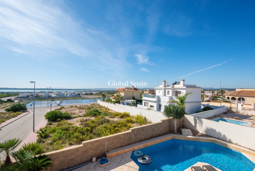 Wederverkoop - VILLA -
CIUDAD QUESADA
