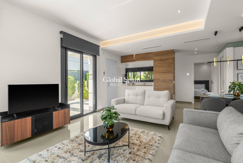 Wederverkoop - VILLA -
CIUDAD QUESADA