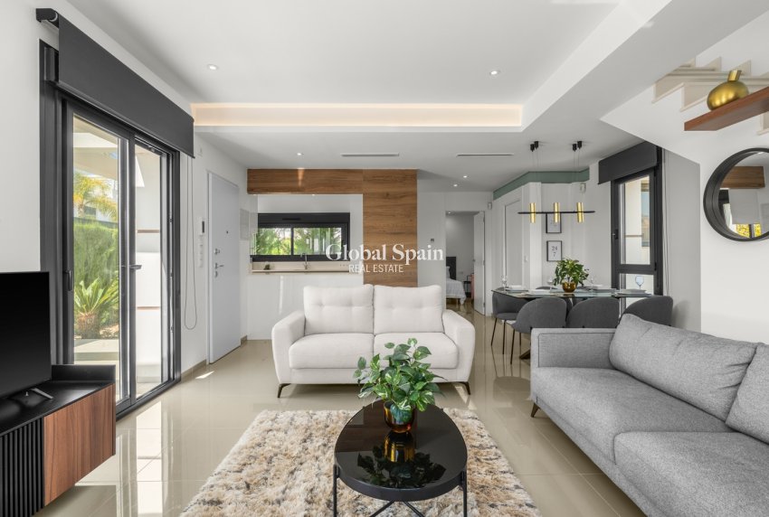 Wederverkoop - VILLA -
CIUDAD QUESADA