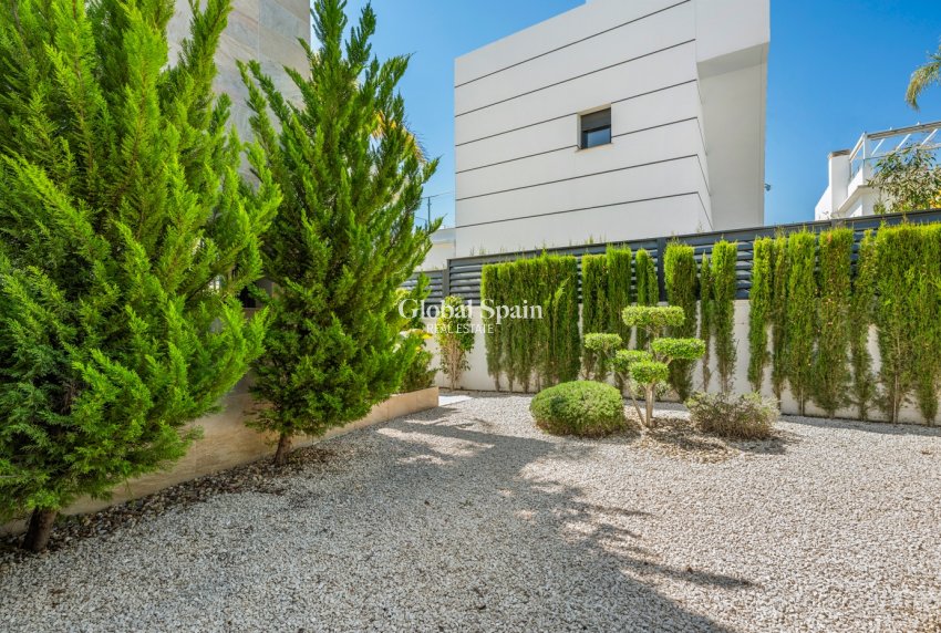 Wederverkoop - VILLA -
CIUDAD QUESADA