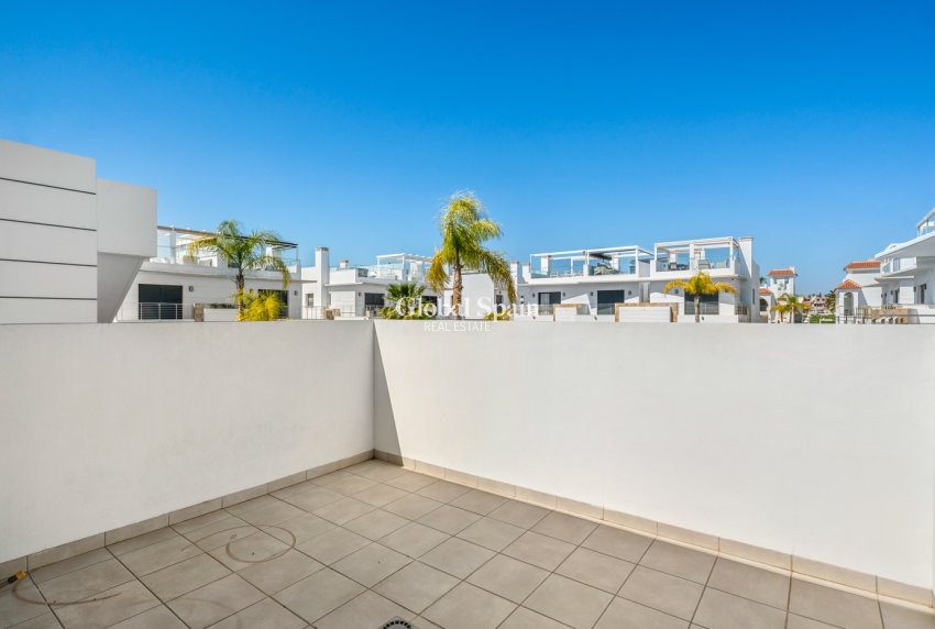 Wederverkoop - VILLA -
CIUDAD QUESADA