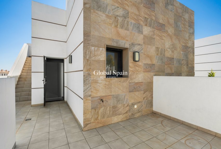 Wederverkoop - VILLA -
CIUDAD QUESADA