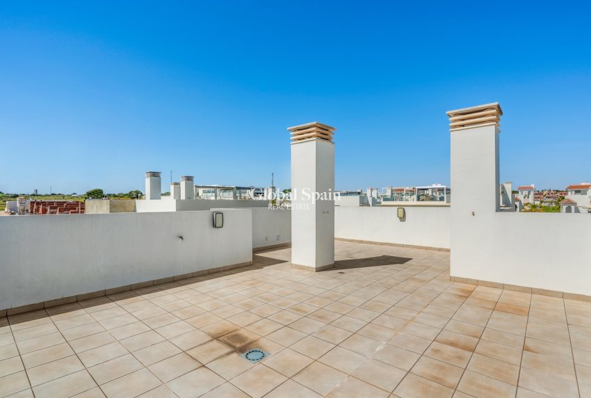 Wederverkoop - VILLA -
CIUDAD QUESADA