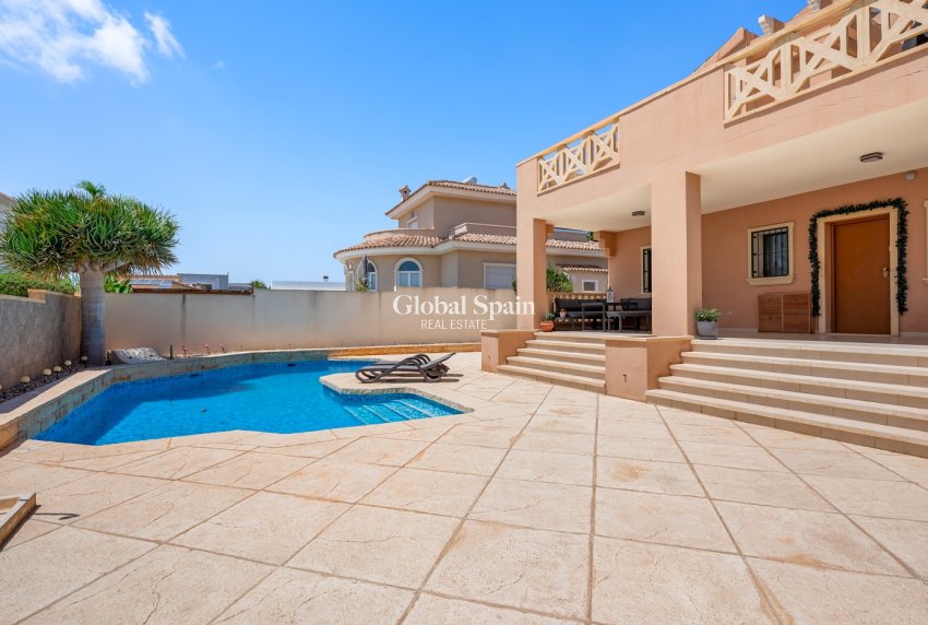 Wederverkoop - VILLA -
CIUDAD QUESADA