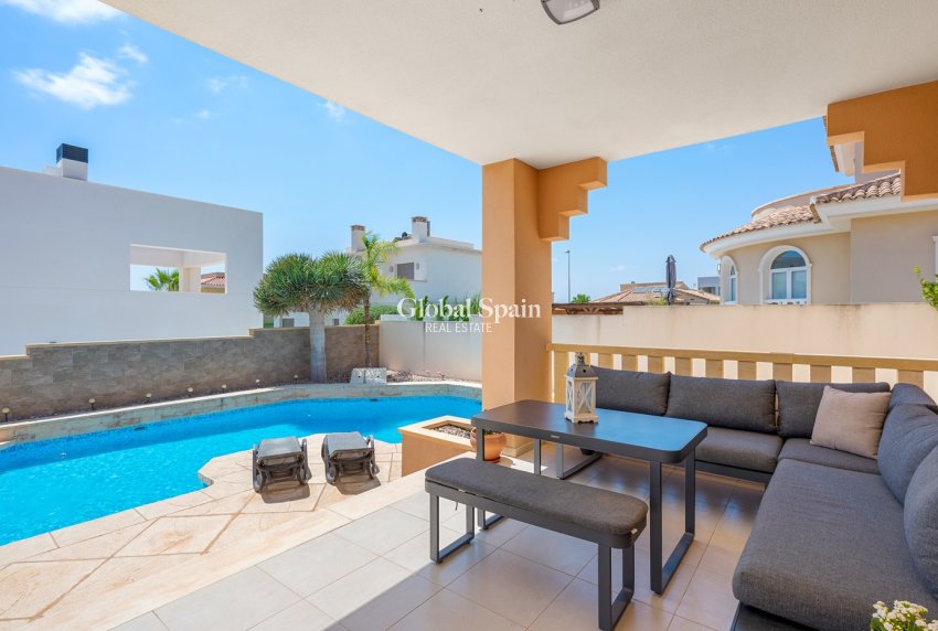 Wederverkoop - VILLA -
CIUDAD QUESADA