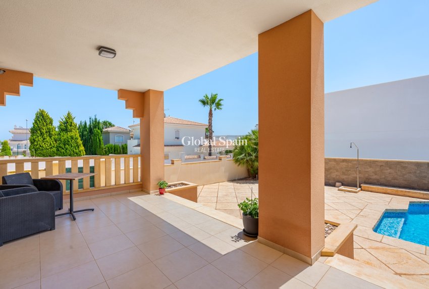 Wederverkoop - VILLA -
CIUDAD QUESADA