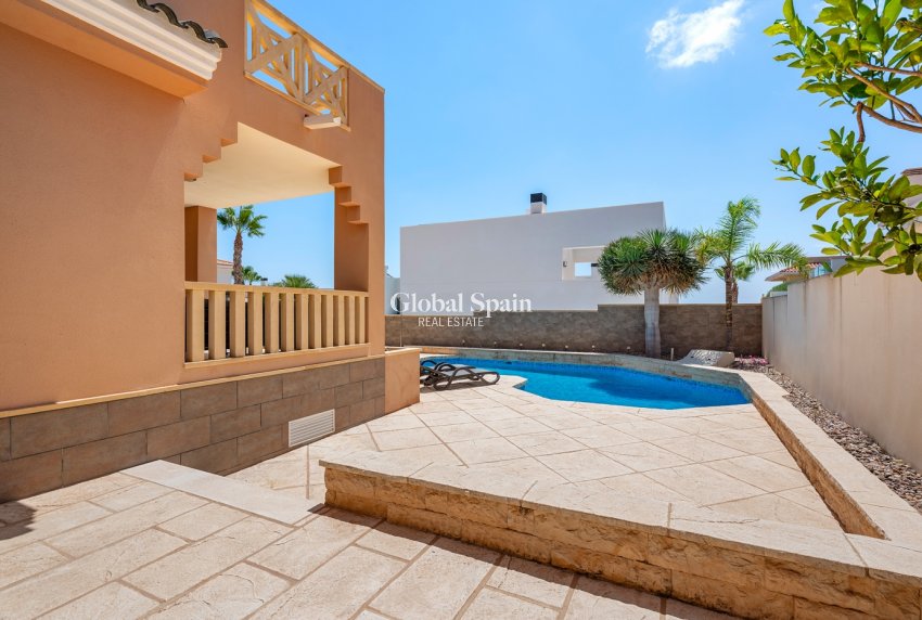 Wederverkoop - VILLA -
CIUDAD QUESADA