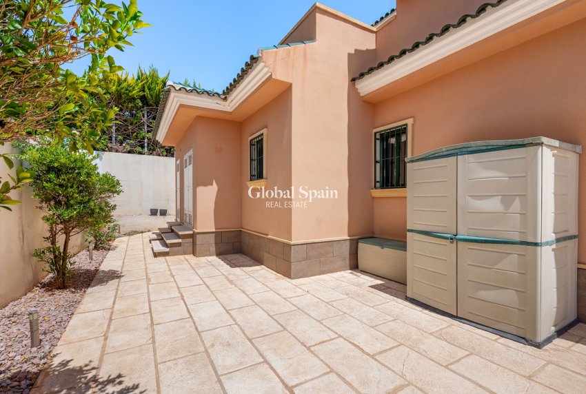 Wederverkoop - VILLA -
CIUDAD QUESADA