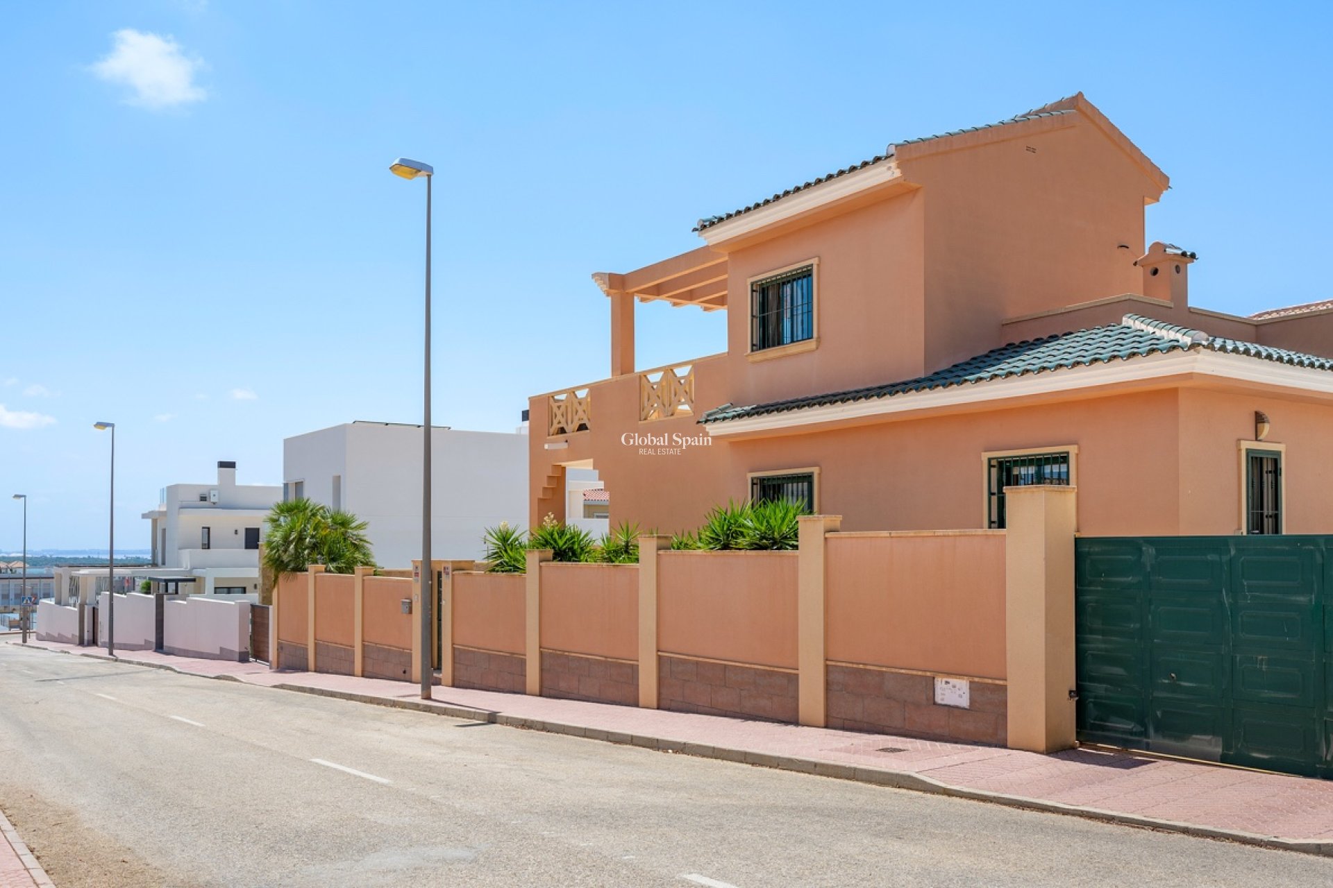 Wederverkoop - VILLA -
CIUDAD QUESADA