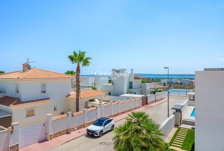 Wederverkoop - VILLA -
CIUDAD QUESADA