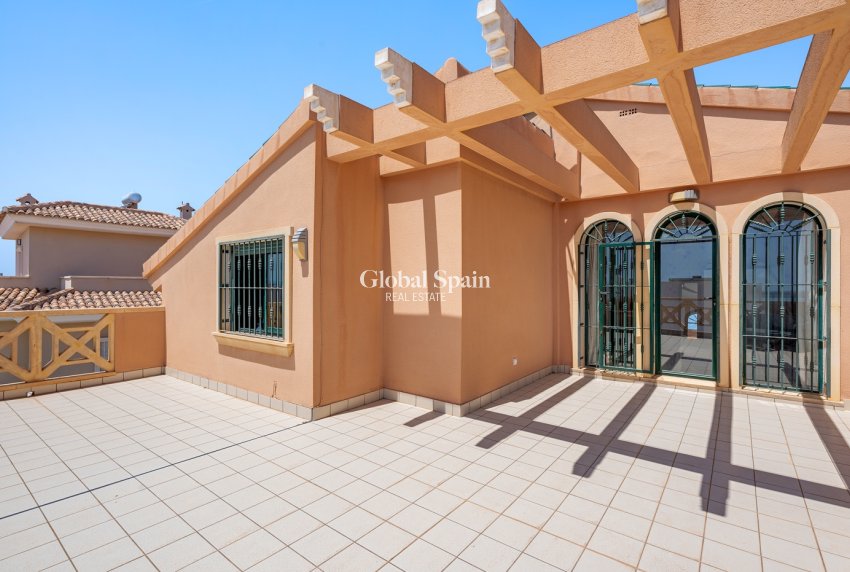 Wederverkoop - VILLA -
CIUDAD QUESADA