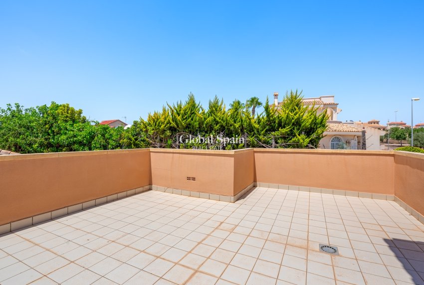 Wederverkoop - VILLA -
CIUDAD QUESADA