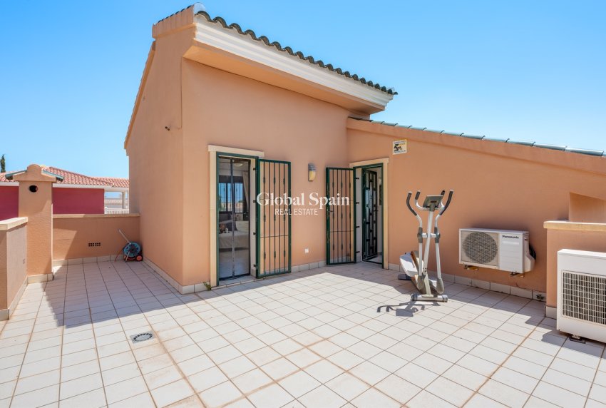 Wederverkoop - VILLA -
CIUDAD QUESADA