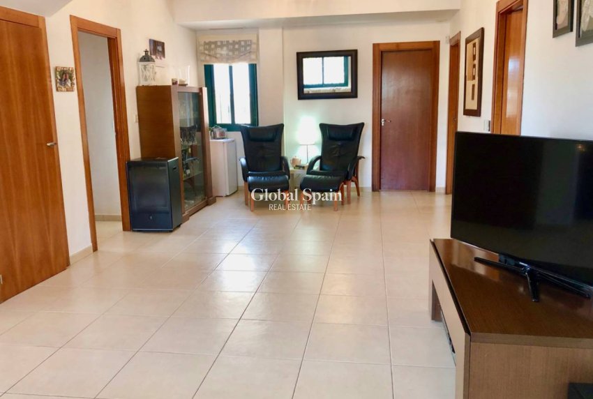 Wederverkoop - VILLA -
CIUDAD QUESADA