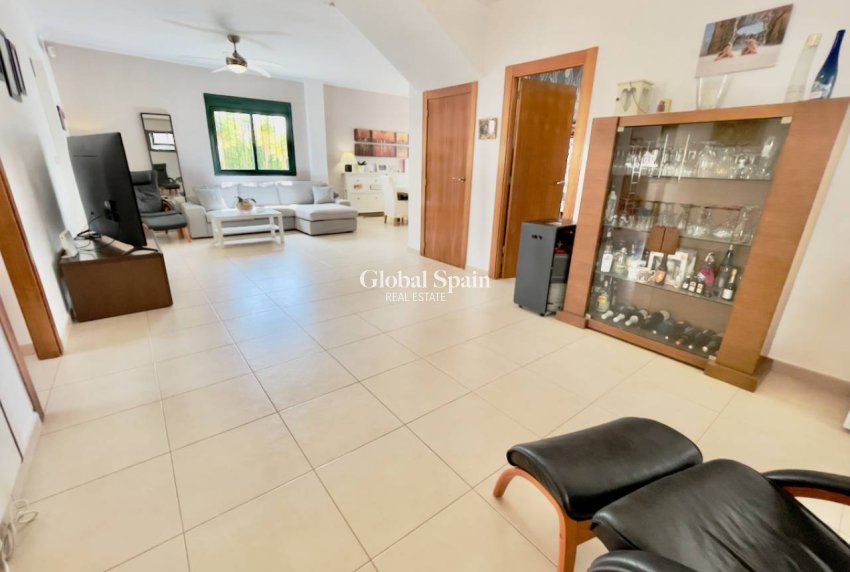 Wederverkoop - VILLA -
CIUDAD QUESADA