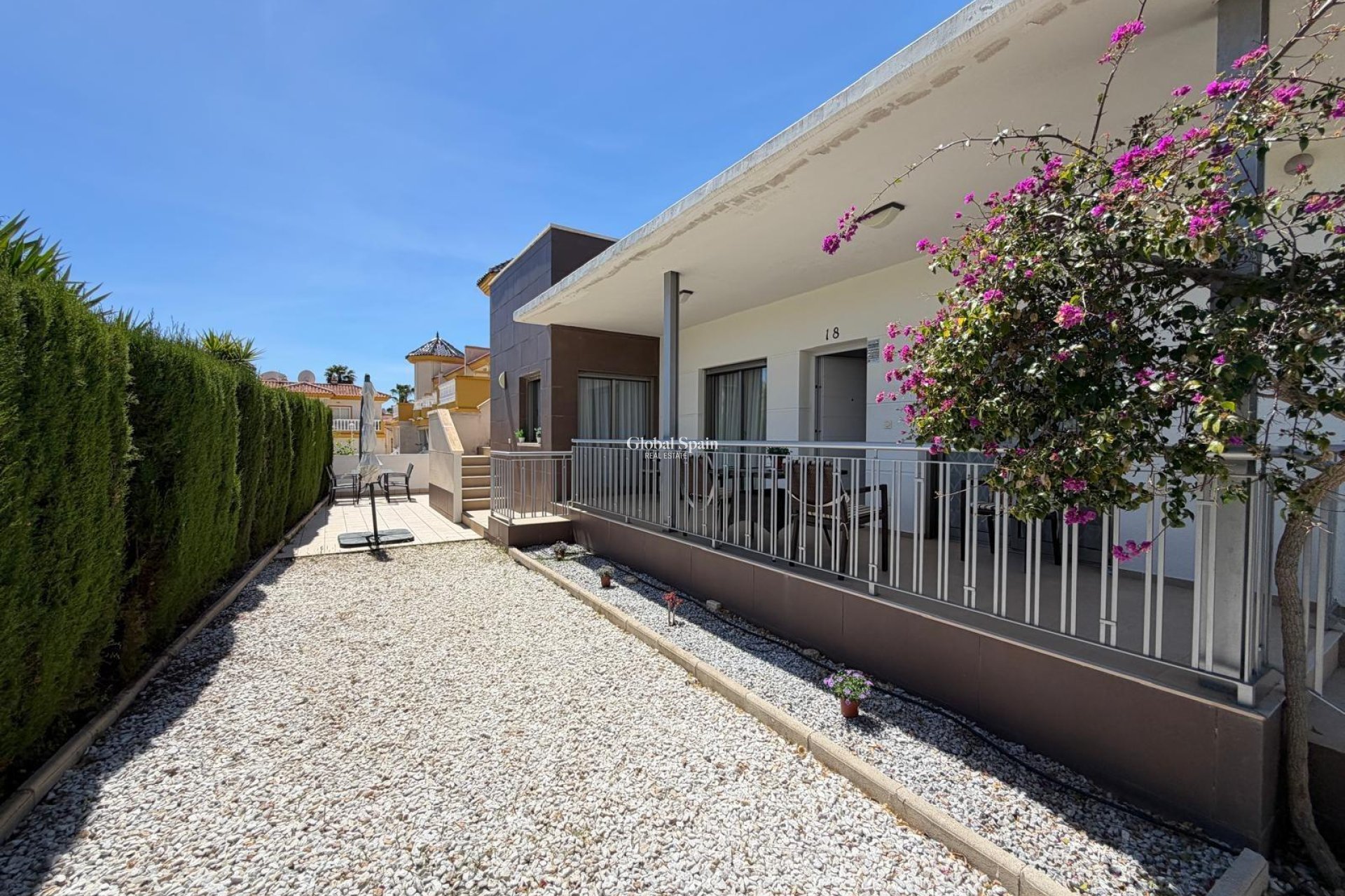 Wederverkoop - VILLA -
CIUDAD QUESADA