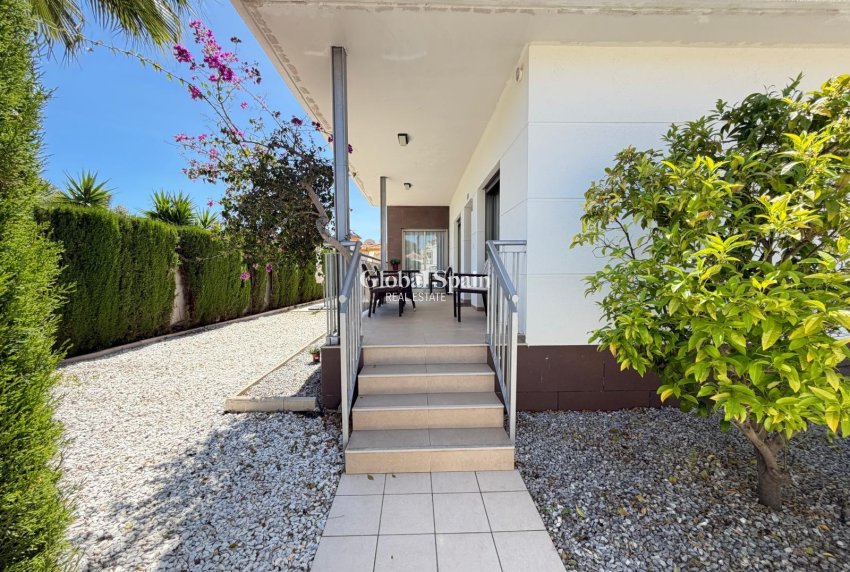 Wederverkoop - VILLA -
CIUDAD QUESADA