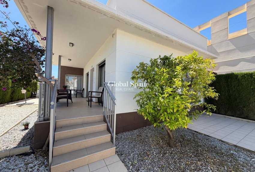 Wederverkoop - VILLA -
CIUDAD QUESADA