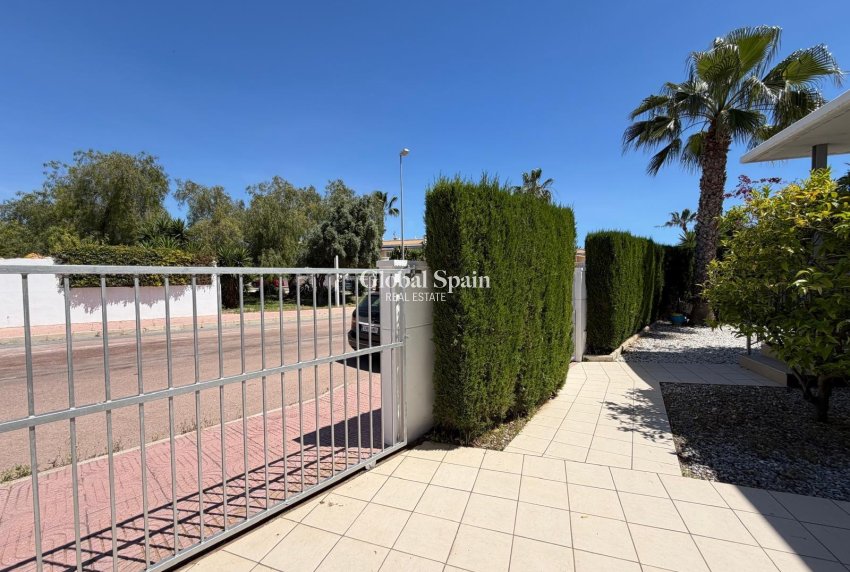 Wederverkoop - VILLA -
CIUDAD QUESADA