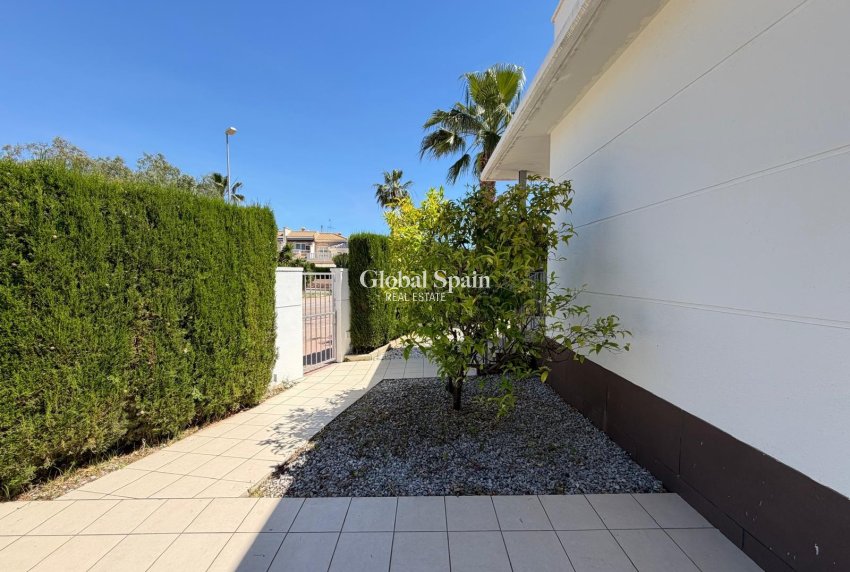 Wederverkoop - VILLA -
CIUDAD QUESADA