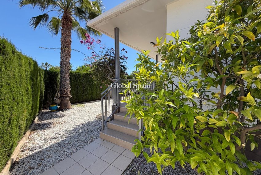Wederverkoop - VILLA -
CIUDAD QUESADA