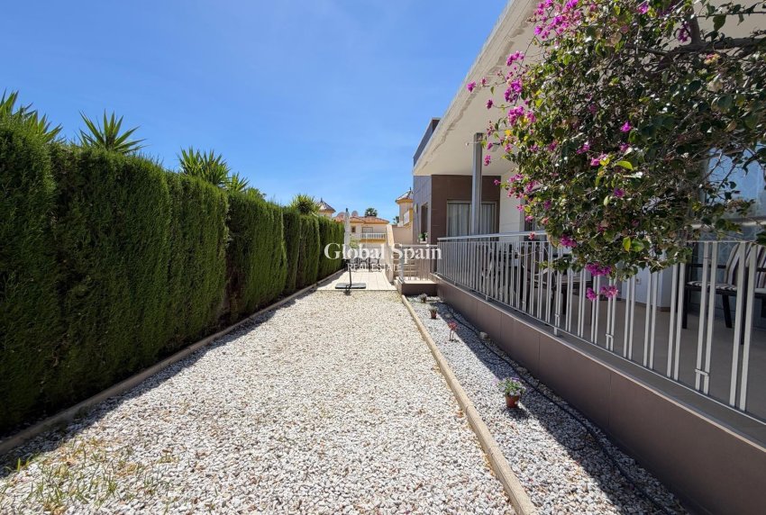 Wederverkoop - VILLA -
CIUDAD QUESADA