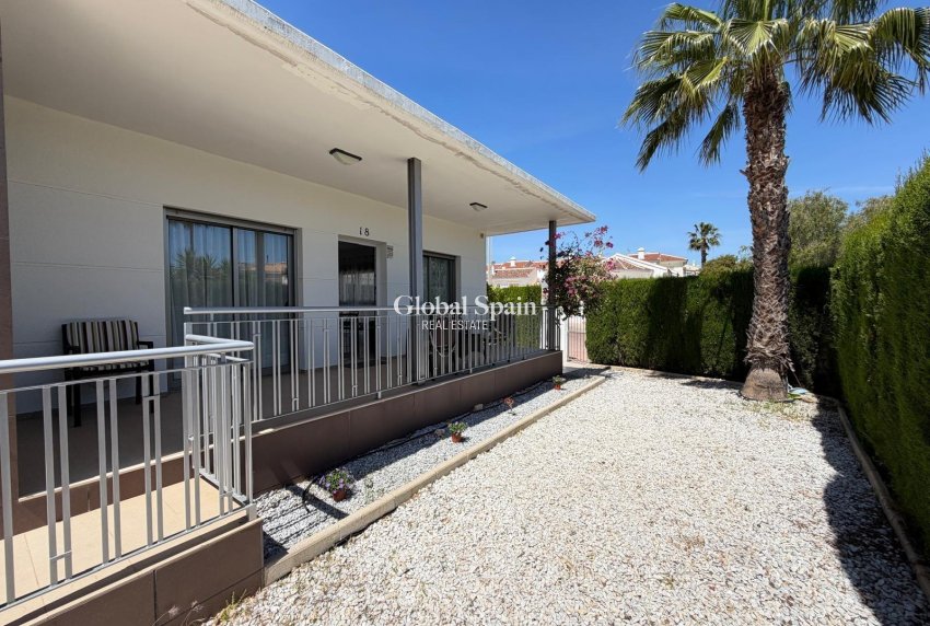 Wederverkoop - VILLA -
CIUDAD QUESADA