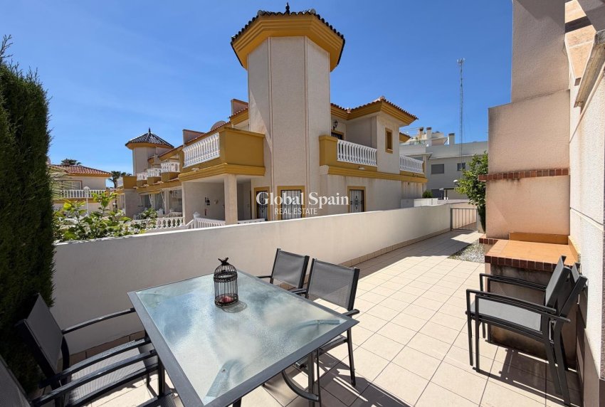 Wederverkoop - VILLA -
CIUDAD QUESADA