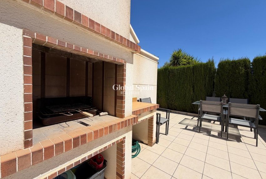 Wederverkoop - VILLA -
CIUDAD QUESADA