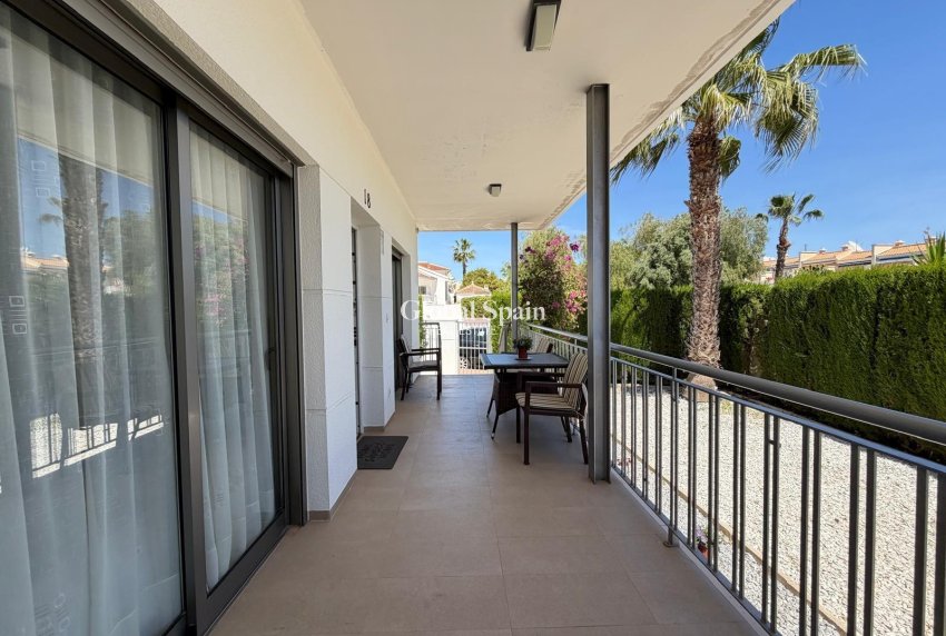 Wederverkoop - VILLA -
CIUDAD QUESADA