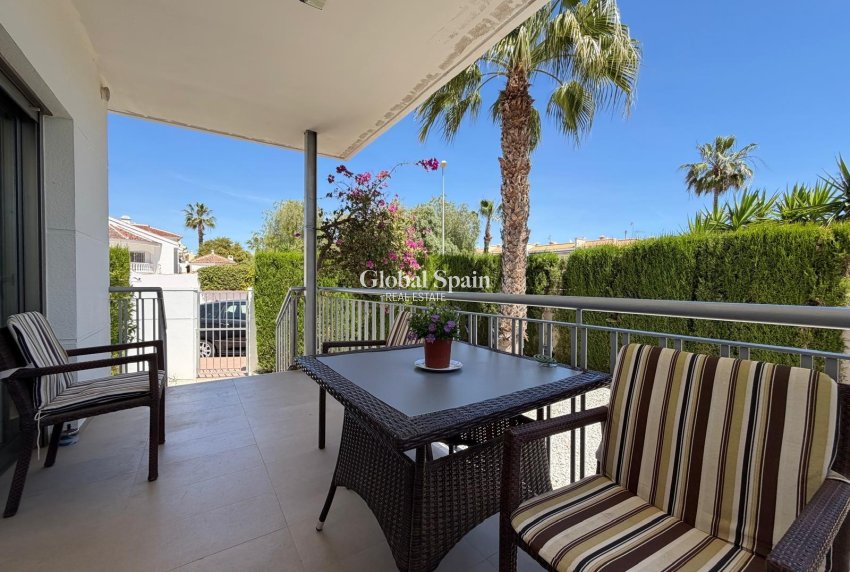 Wederverkoop - VILLA -
CIUDAD QUESADA