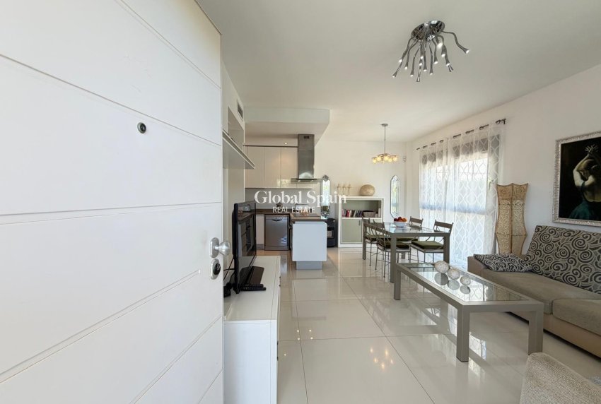 Wederverkoop - VILLA -
CIUDAD QUESADA