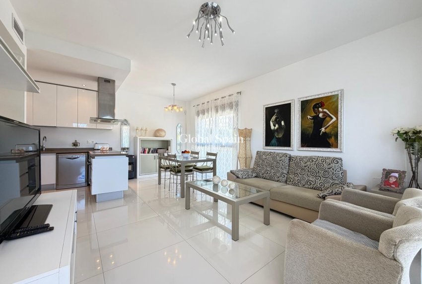 Wederverkoop - VILLA -
CIUDAD QUESADA