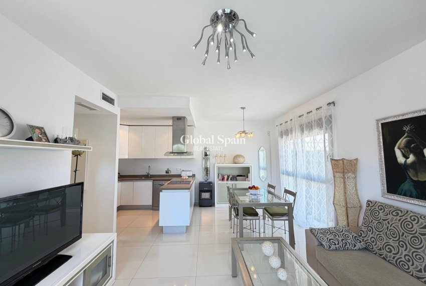 Wederverkoop - VILLA -
CIUDAD QUESADA