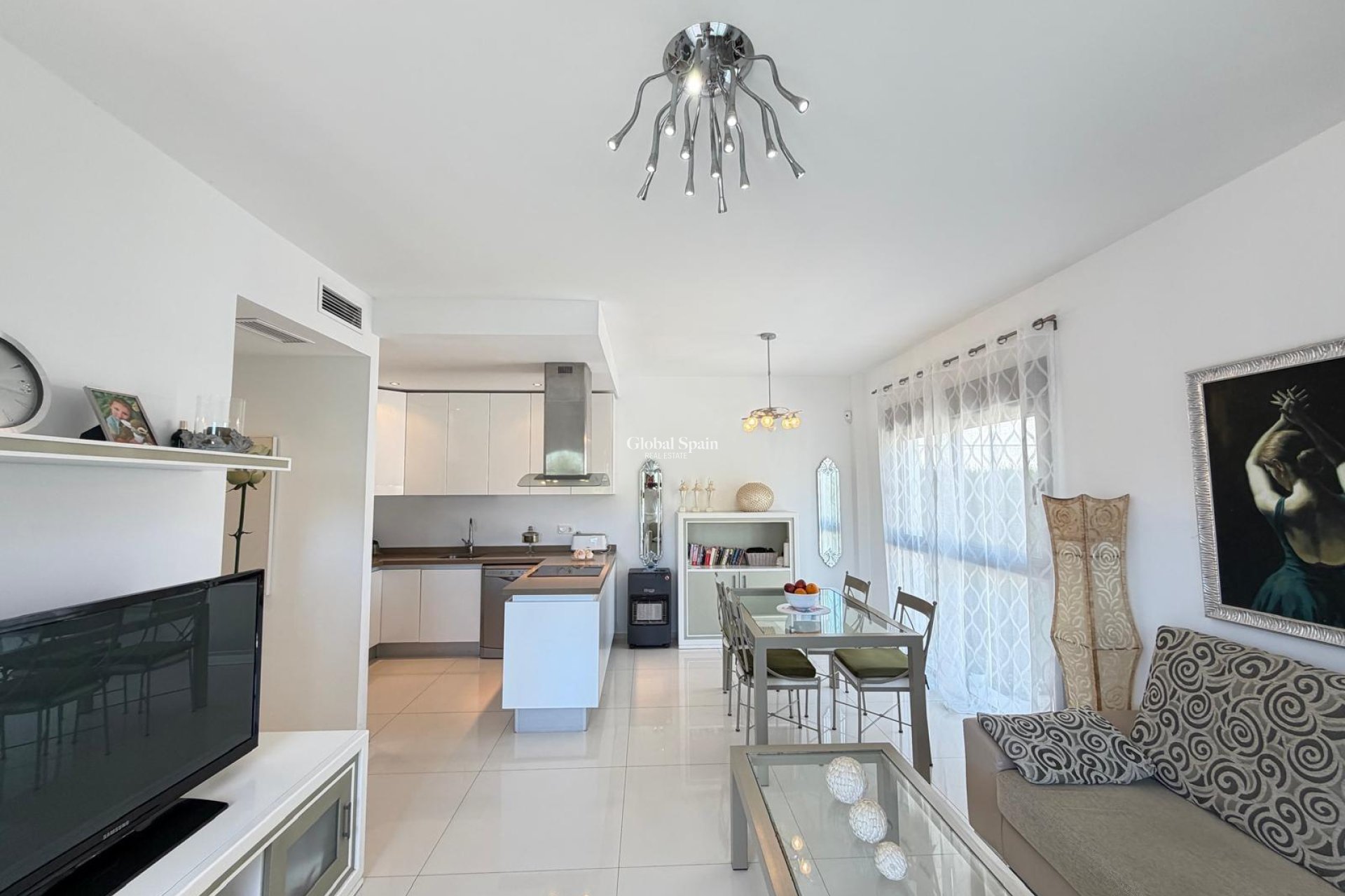 Wederverkoop - VILLA -
CIUDAD QUESADA
