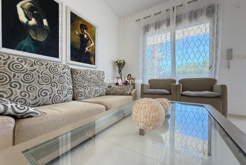 Wederverkoop - VILLA -
CIUDAD QUESADA