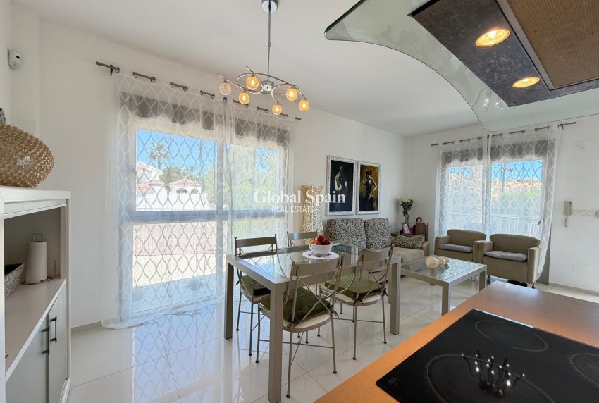 Wederverkoop - VILLA -
CIUDAD QUESADA