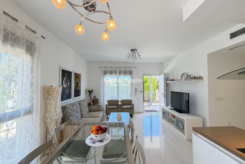 Wederverkoop - VILLA -
CIUDAD QUESADA