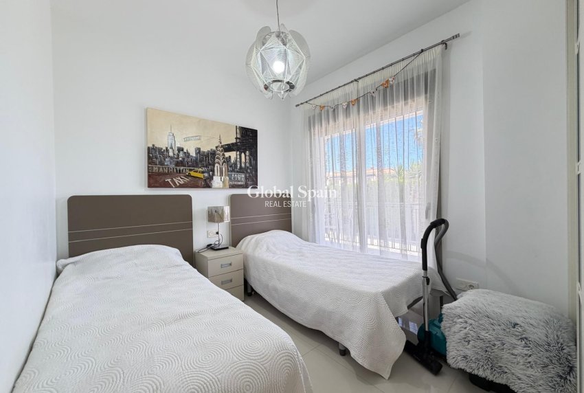 Wederverkoop - VILLA -
CIUDAD QUESADA