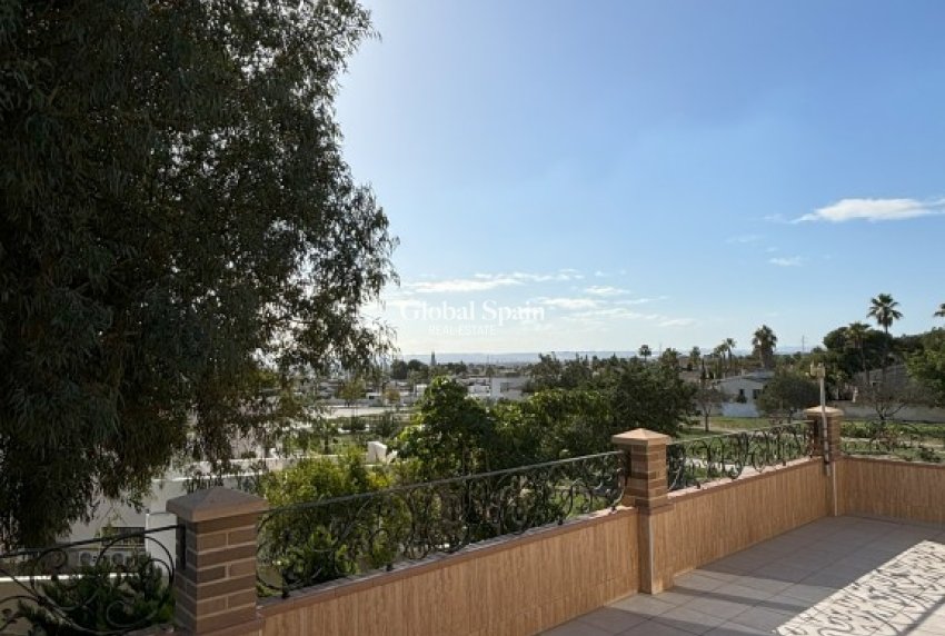 Wederverkoop - VILLA -
CIUDAD QUESADA