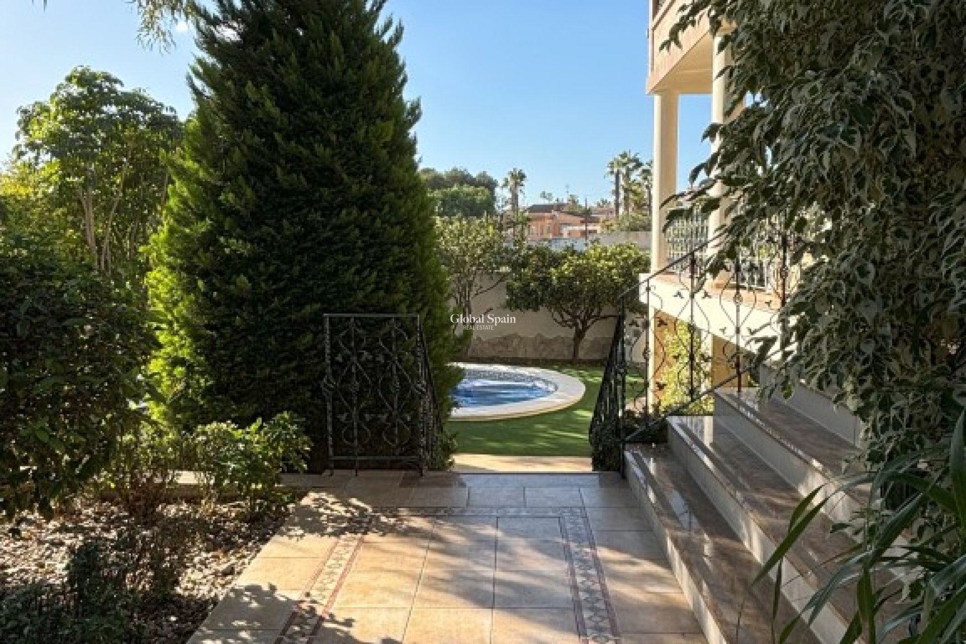 Wederverkoop - VILLA -
CIUDAD QUESADA