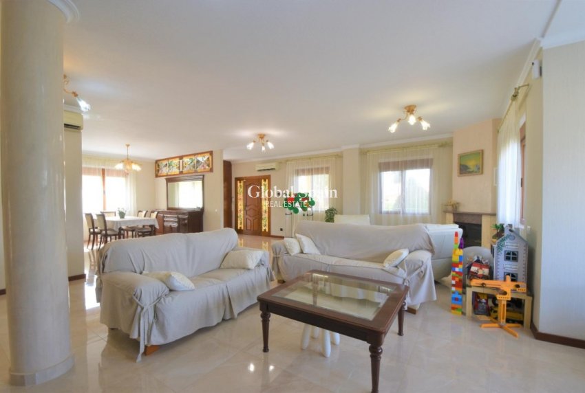 Wederverkoop - VILLA -
CIUDAD QUESADA