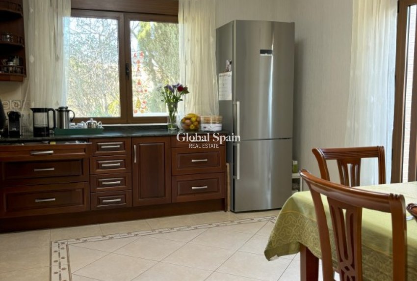 Wederverkoop - VILLA -
CIUDAD QUESADA