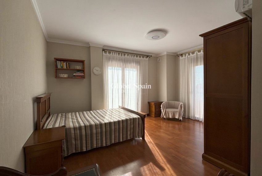 Wederverkoop - VILLA -
CIUDAD QUESADA