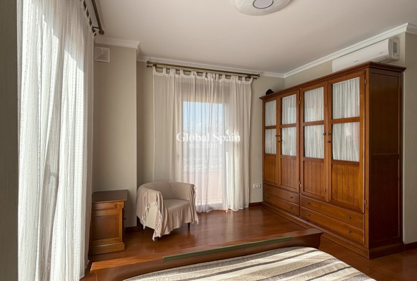 Wederverkoop - VILLA -
CIUDAD QUESADA